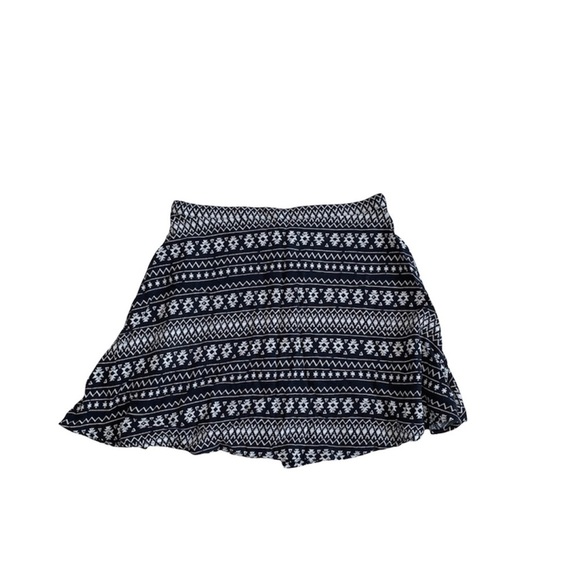 H&M Divided Gray & White Tribal Print Button Front Mini Skirt Sz 4 - Picture 3 of 5
